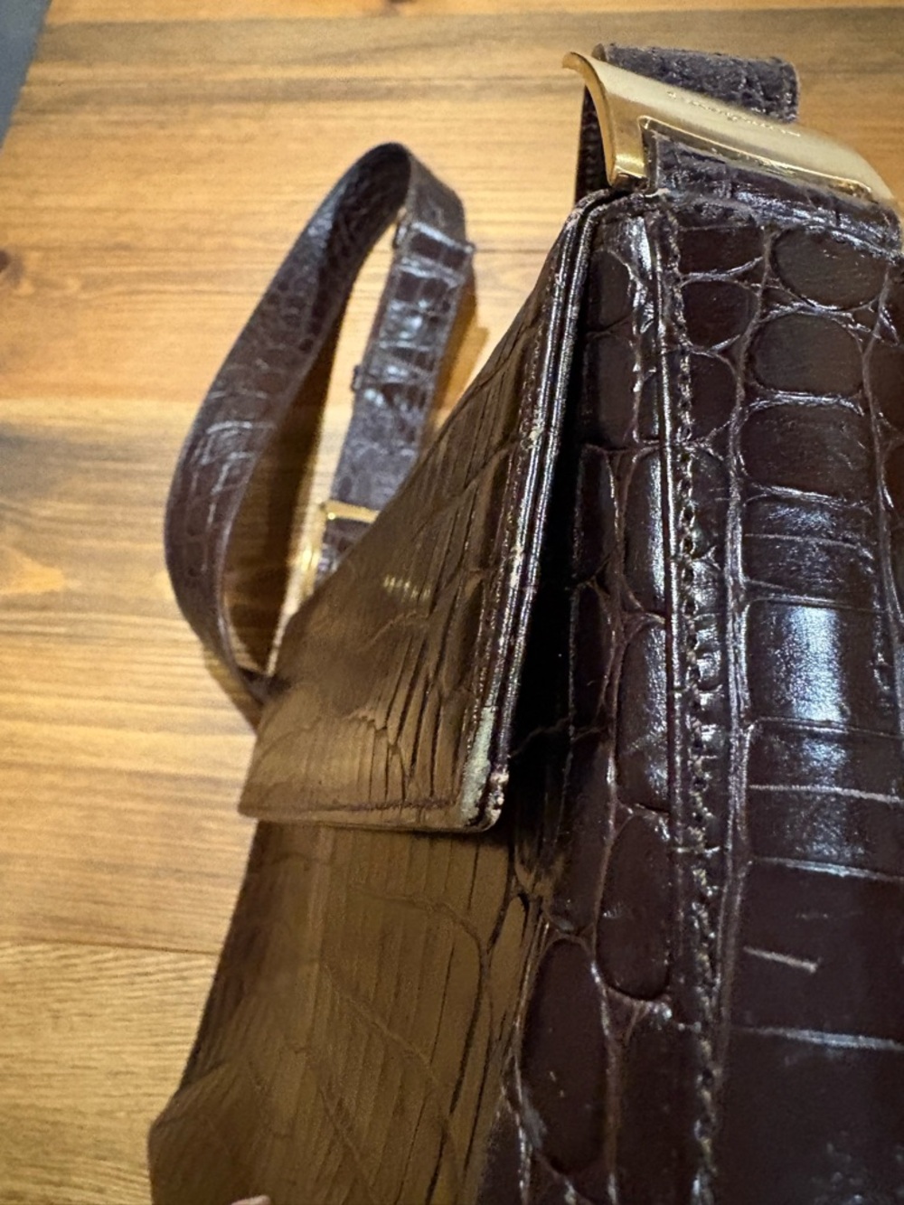 Salvatore Ferragamo Vintage Dark Brown Croc-Embossed Leather shoulder bag purse - Picture 15 of 15